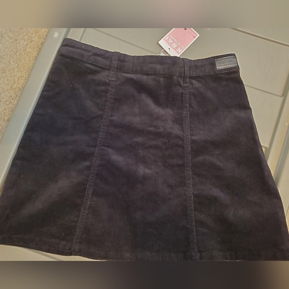 Black corduroy button up mini skirt. Boutique. Never worn. NWT. Size small - Picture 2 of 3